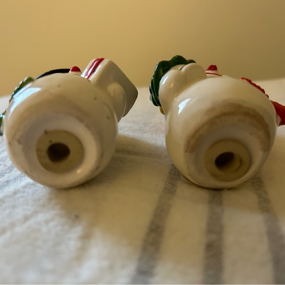 Vintage Lefton Salt and Peppere Shaker Snowmen - Picture 3 of 4